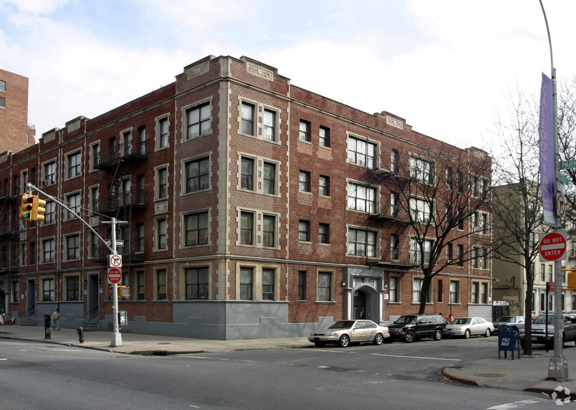 Primary Photo - 5 Saint Pauls Pl