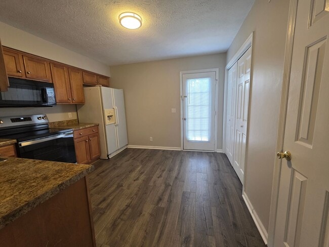 Building Photo - 308 Crestmont Dr