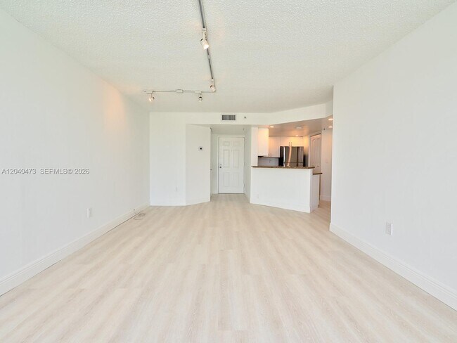 Foto del edificio - 2351 Douglas Rd