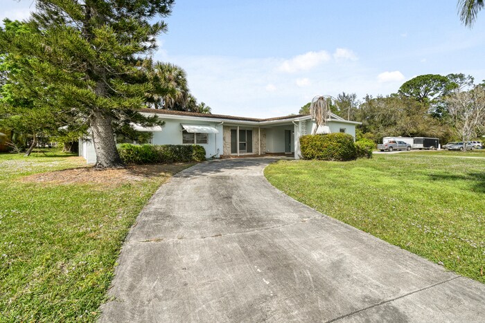 Primary Photo - February FREE rent! Adorable 2/2 house in ...