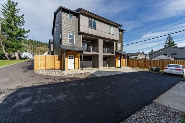 Photo - Move In Ready 3 Bedroom 2.5 Bathroom - Convenient Camas Location House
