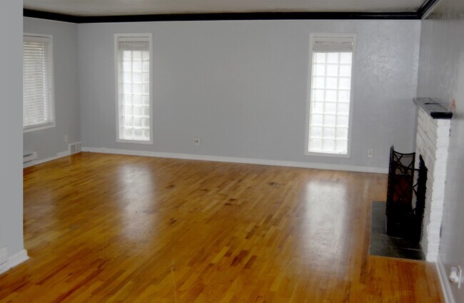 Building Photo - Updated 3 Bed 2 Bath Rambler with Bonus Room