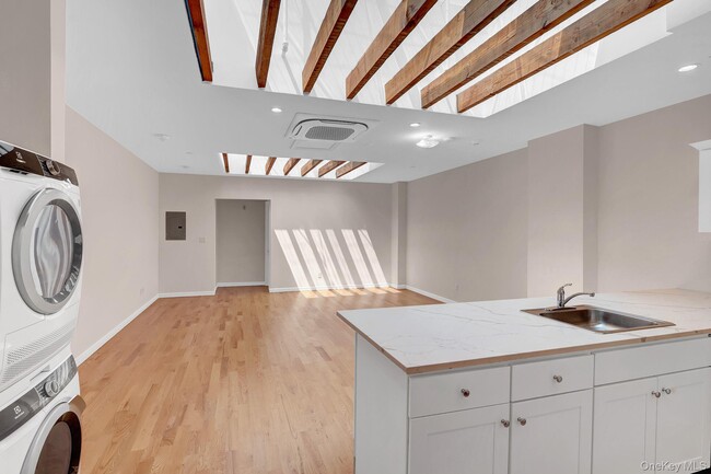 Building Photo - 136 Rockaway Ave