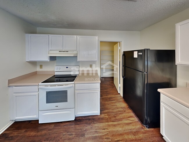 Building Photo - 8931 Kenton Briar