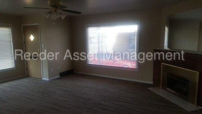 Foto del edificio - 3 bed, 2 bath, 2 kitchens single family home