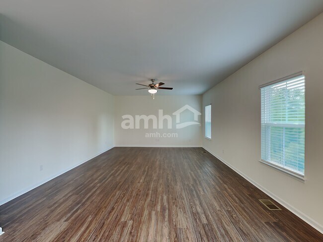 Foto del edificio - 661 Hamilton Park Dr