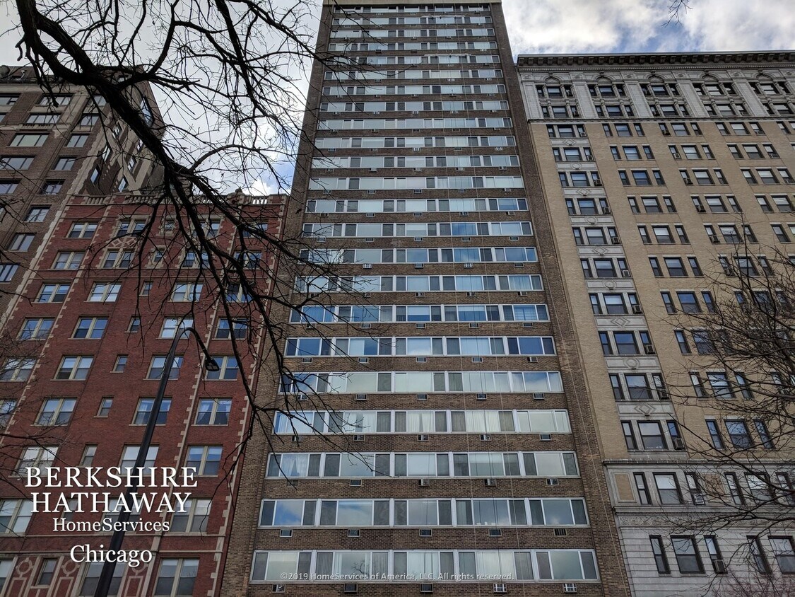 Primary Photo - 2144 N Lincoln Park West Ave