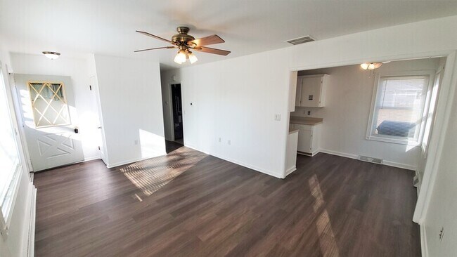 Building Photo - 110 W Burroughs St