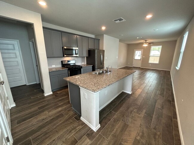 Building Photo - Beautiful Single-Story Home with Covered Patio & Fenced Yard!
