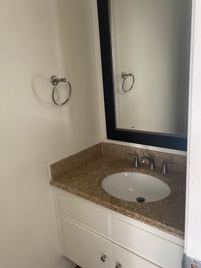 Foto del edificio - 2875 W 235th St