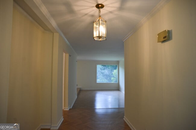 Building Photo - 5218 Meadowcreek Dr