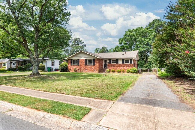 Foto del edificio - 3 Bedroom Home in South Charlotte