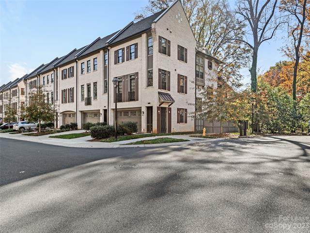 Building Photo - 2906 Hillside Springs Dr