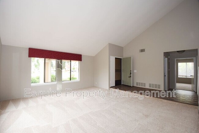 Foto del edificio - 887 Yearling Ct