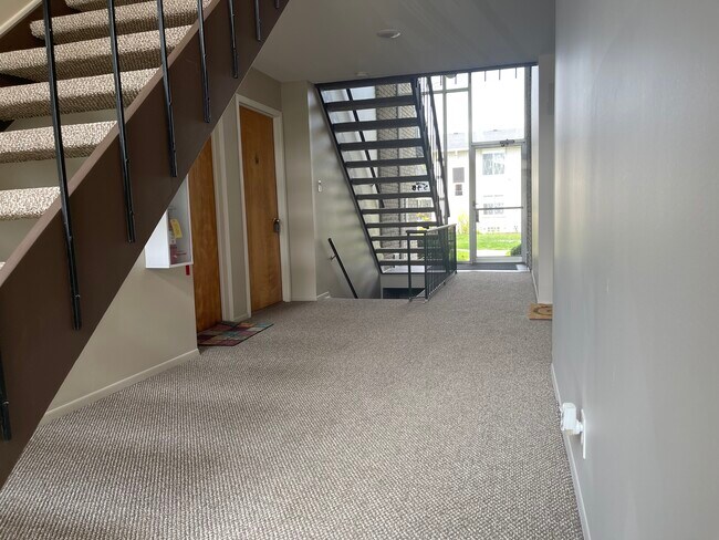 Building Photo - 8545 Kennedy Cir