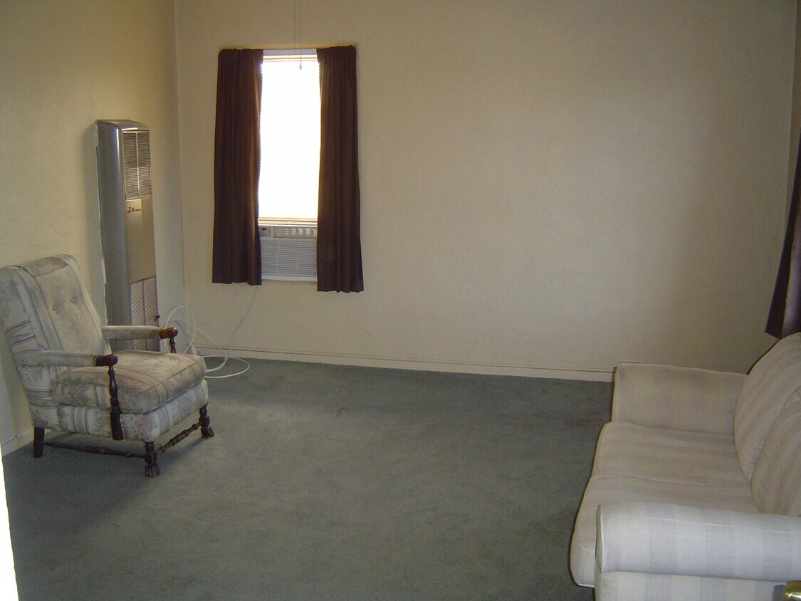 Primary Photo - 3270 Main St