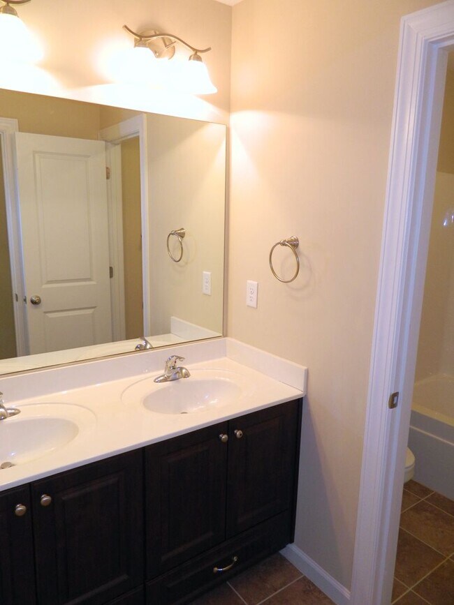 Foto del edificio - Home For Rent - 835 Williford Run Drive Gr...