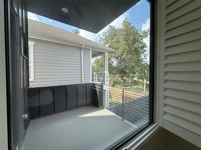 Building Photo - 1015 E 27th St