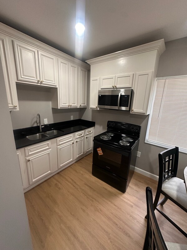 Building Photo - 2608 Village Ln