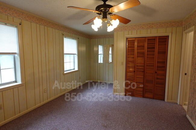 Building Photo - 4850 Dogwood Dr