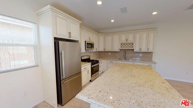 Building Photo - 7252 Glade Ave