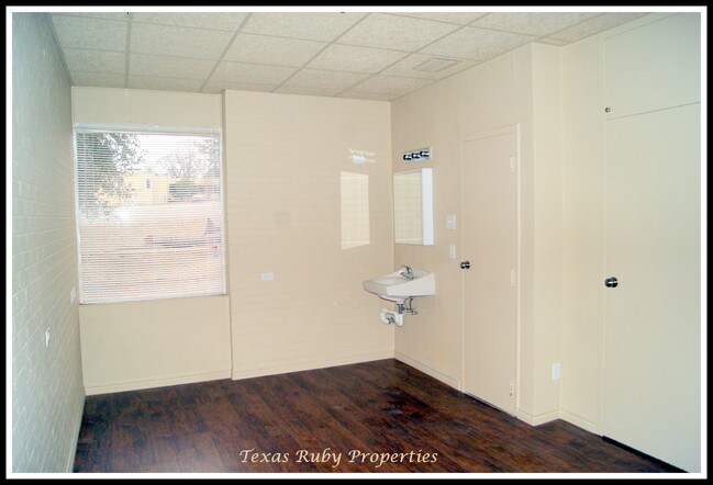 Building Photo - Lewis Apartments
