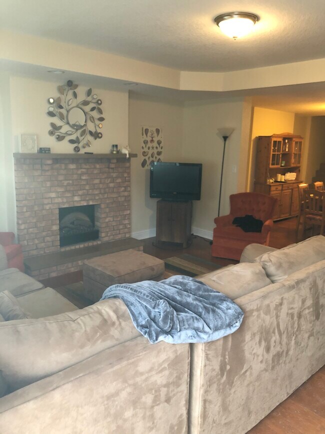 Living Room - 1709 Mary St
