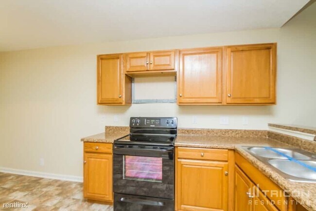 Building Photo - 3005 Weybridge Dr