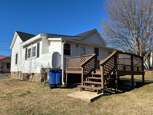 Building Photo - One Level Living with Central Air