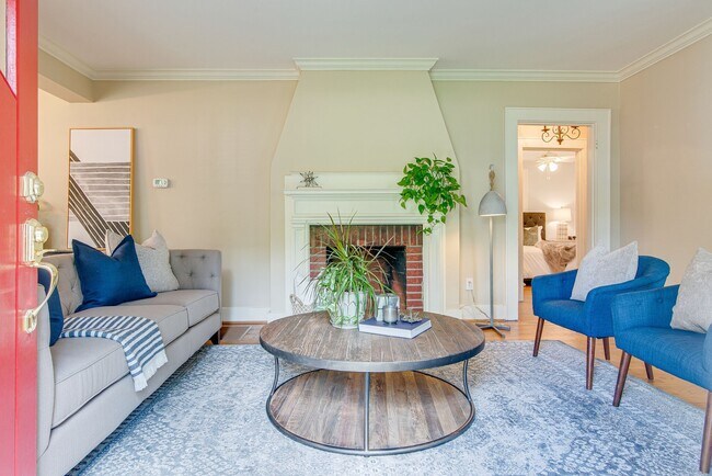 Foto del edificio - 2610 Woodlawn Dr