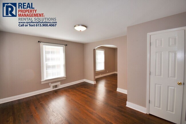 Building Photo - Great 2 bedroom, water included! Walk to downtown M'boro!