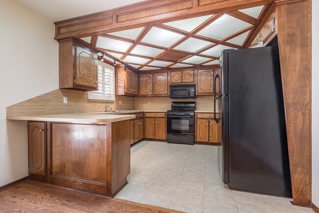 Foto del edificio - 1720 Honeysuckle Ln