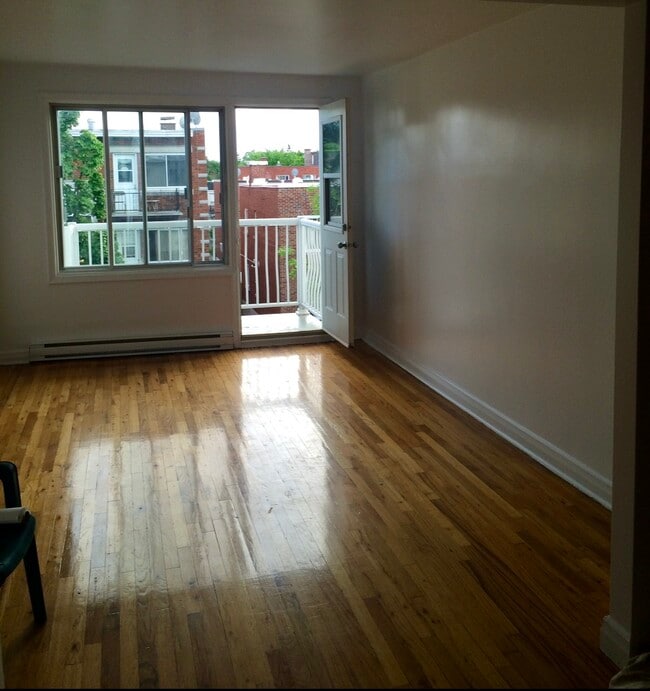 Living room - 7525 Av Stuart