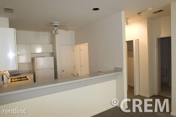 Foto del edificio - 2355 N Southport Ave