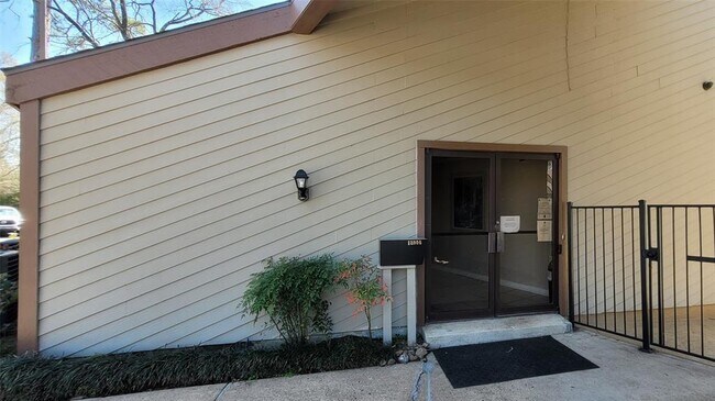 Foto del edificio - 12900 Walden Rd
