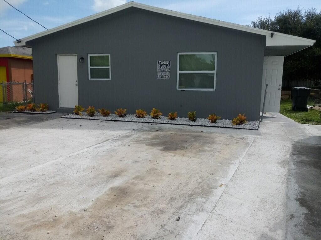 33 SW 7th Ave, Dania Beach, FL 33004 Townhome Rentals in Dania Beach