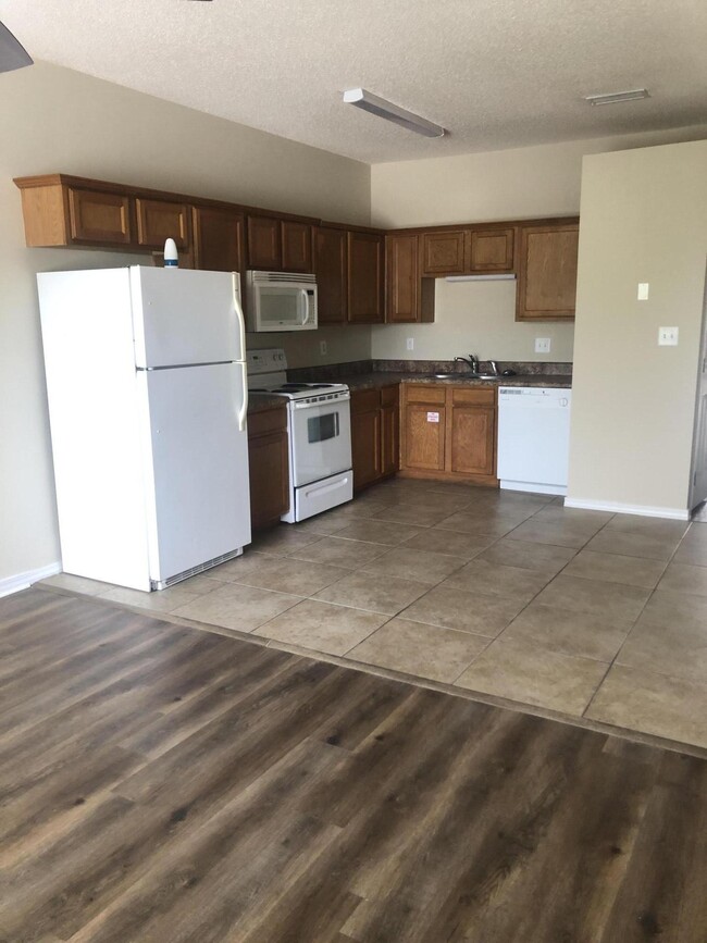 Building Photo - 53 Robys Dr