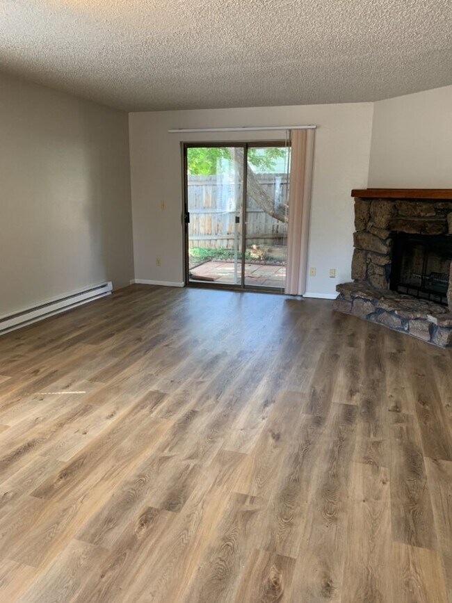 Building Photo - 1925 Ross Ct