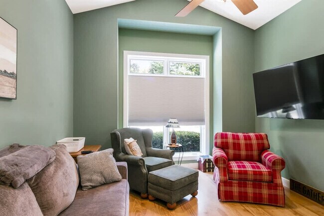 Building Photo - 140 Crane Ln