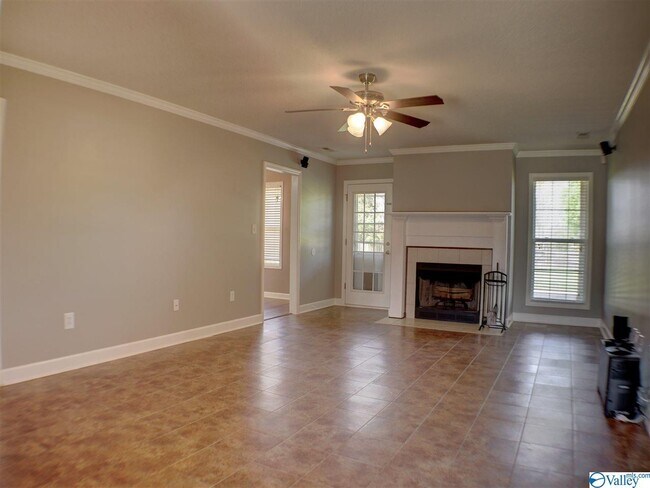 Foto del edificio - 154 Oakcrest Rd