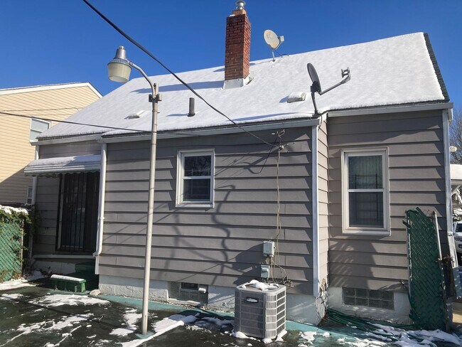 Foto del edificio - 870 Frederick Blvd