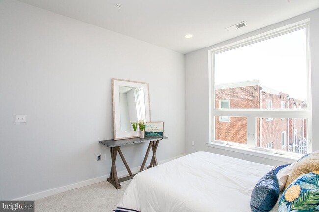 Foto del edificio - 5938 Henry Ave