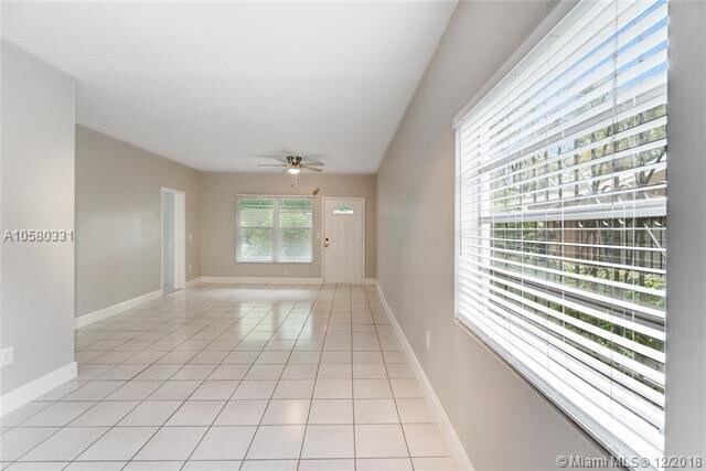 Foto del edificio - 2441 SW 13th St
