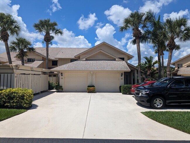 Foto del edificio - 16941 Waterbend Dr