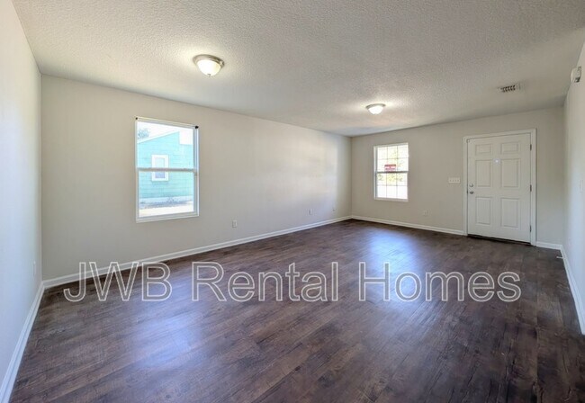 Building Photo - 1156 Monmouth Way