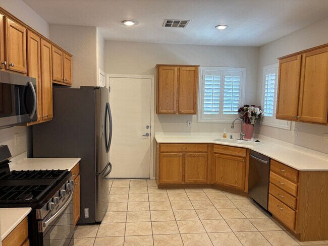 Foto del edificio - Charming 2-Bed Retreat with Covered Patio in Solera 55+