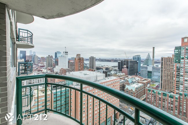 Building Photo - 124 W 60th St