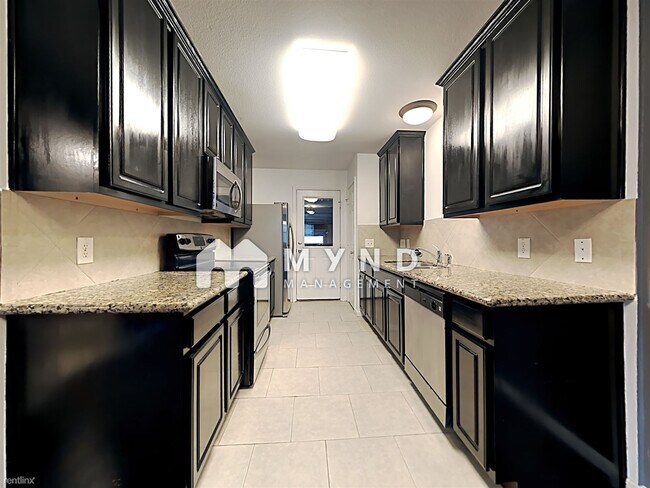 Foto del edificio - 11905 Algonquin Dr