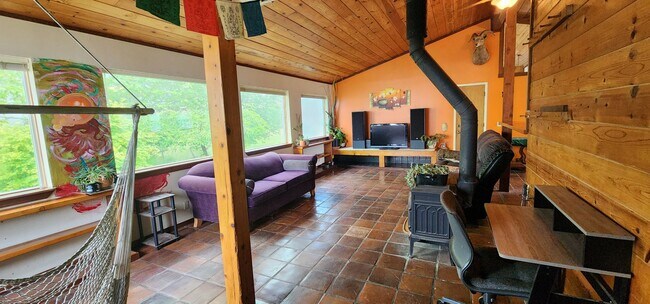 Building Photo - Ranch House on Gorgeous Land off of Alderp...