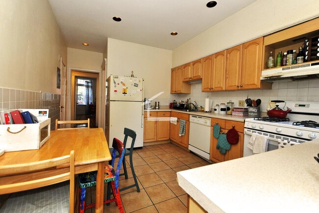 Foto del edificio - HOT BROOKLINE LISTING!!!!!